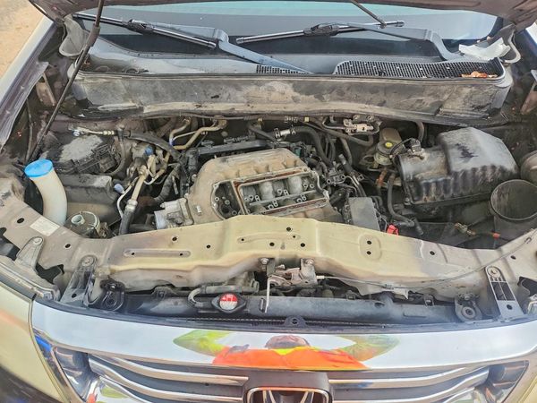 2012 HONDA PILOT EX-L — Engine bay