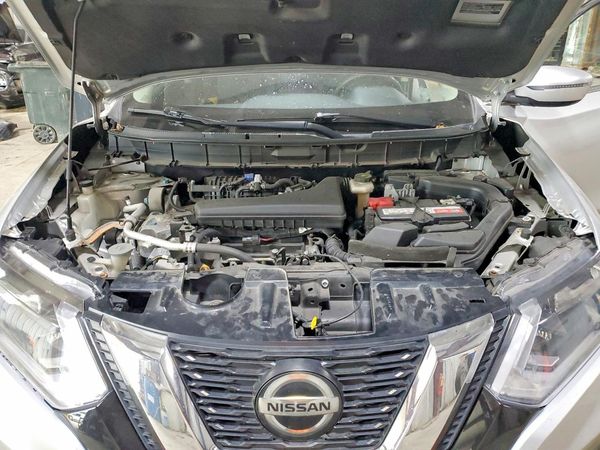 2019 NISSAN ROGUE — Engine bay