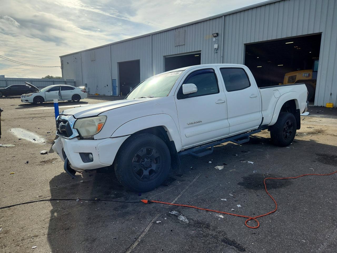2014 TOYOTA TACOMA Delux Grade — Front 3/4