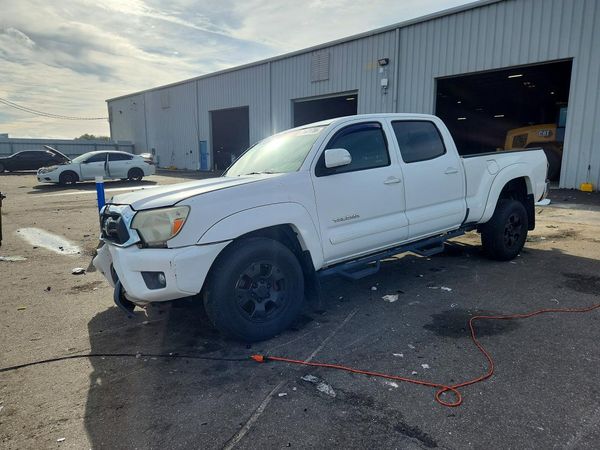 2014 TOYOTA TACOMA Delux Grade — Front 3/4