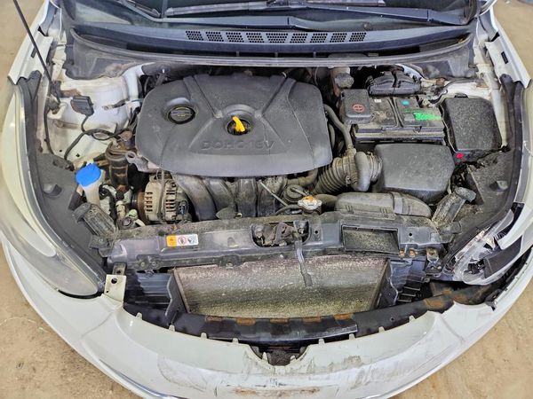 2016 HYUNDAI ELANTRA — Engine bay