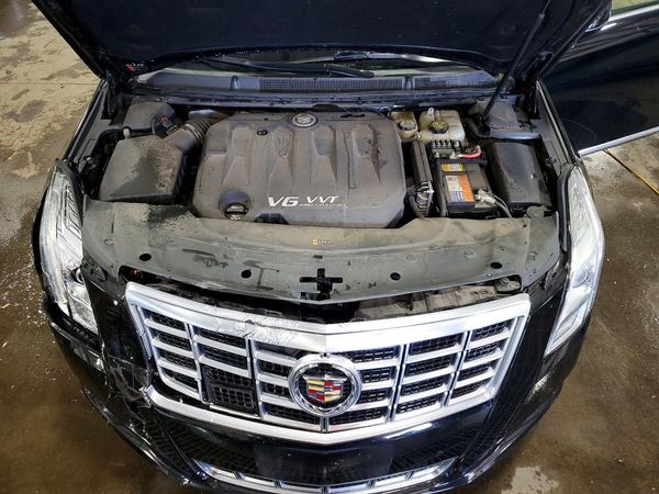 2015 CADILLAC XTS Luxury — Engine bay