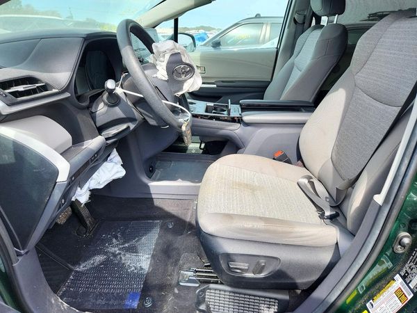 2023 TOYOTA SIENNA LE — DENT