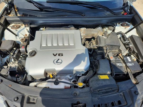 2014 LEXUS ES350 350 — Engine bay