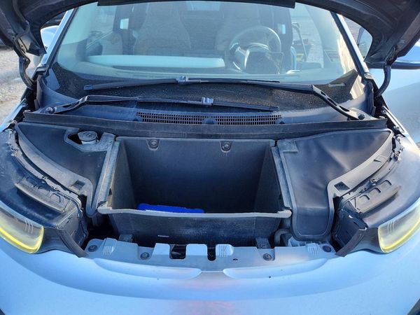 2014 BMW I3 — Engine bay