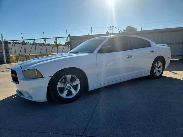 2012 DODGE CHARGER SE — Front 3/4