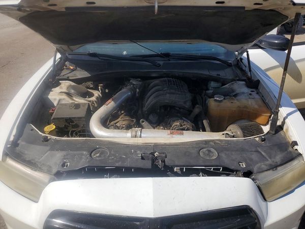 2012 DODGE CHARGER SE — Engine bay