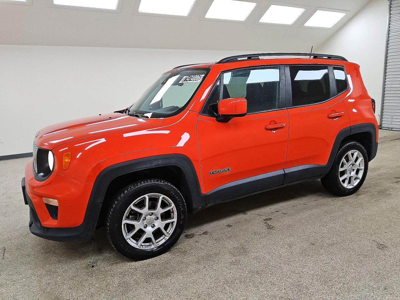 2021 JEEP RENEGADE Latitude — Front 3/4