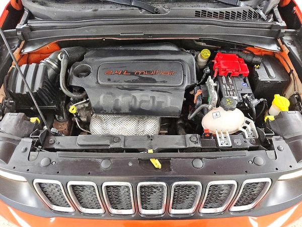2021 JEEP RENEGADE Latitude — Engine bay
