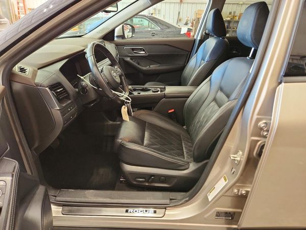 2021 NISSAN ROGUE PLATINUM — DENT