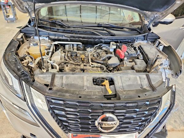 2021 NISSAN ROGUE PLATINUM — Engine bay