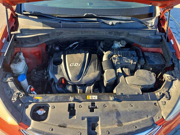 2015 HYUNDAI SANTA FE GL — Engine bay