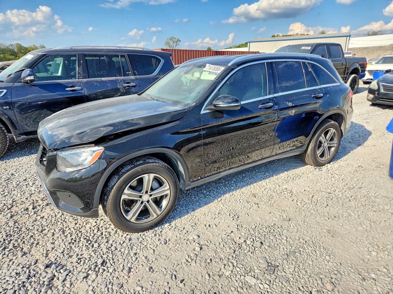2017 MERCEDES-BENZ GLC GLC300 — Front 3/4