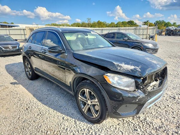 2017 MERCEDES-BENZ GLC GLC300 — Passenger 3/4