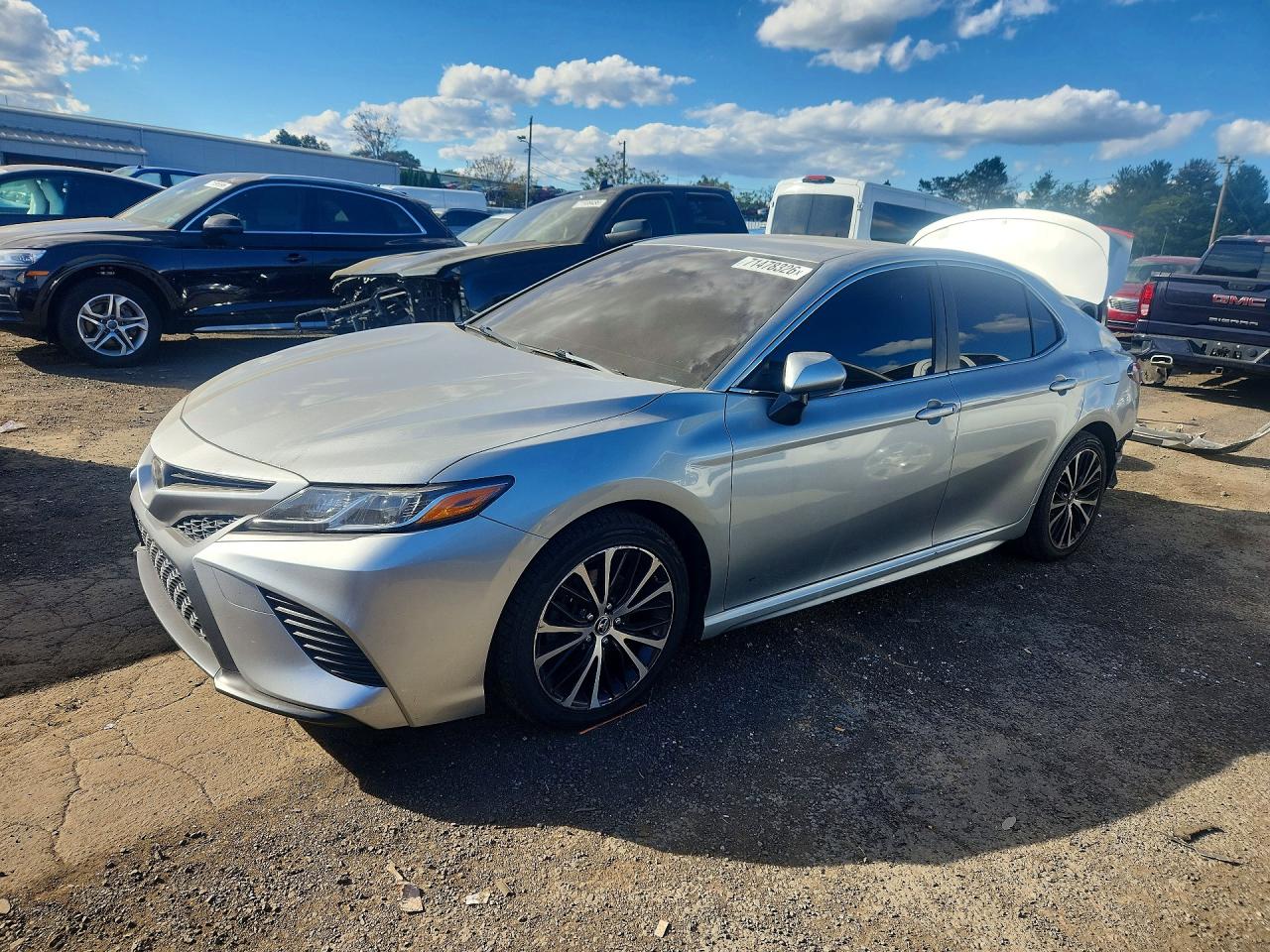 2018 TOYOTA CAMRY LE/SE/XLE/XSE — Front 3/4