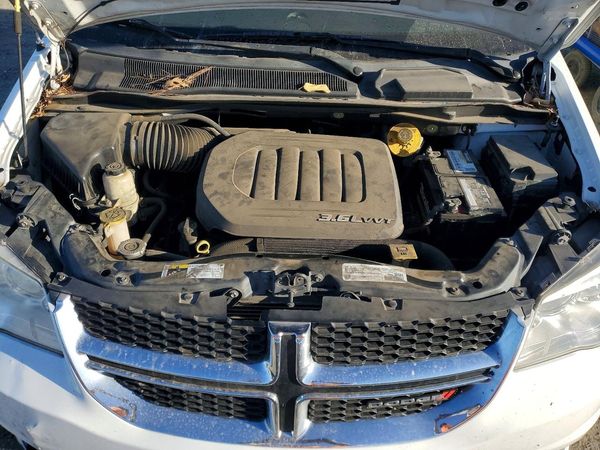 2017 DODGE CARAVAN SXT — Engine bay