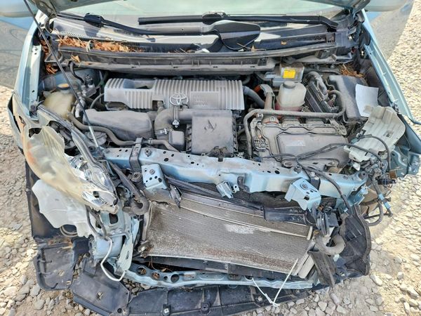 2013 TOYOTA PRIUS — Engine bay