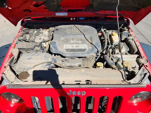 2015 JEEP WRANGLER Rubicon — Engine bay