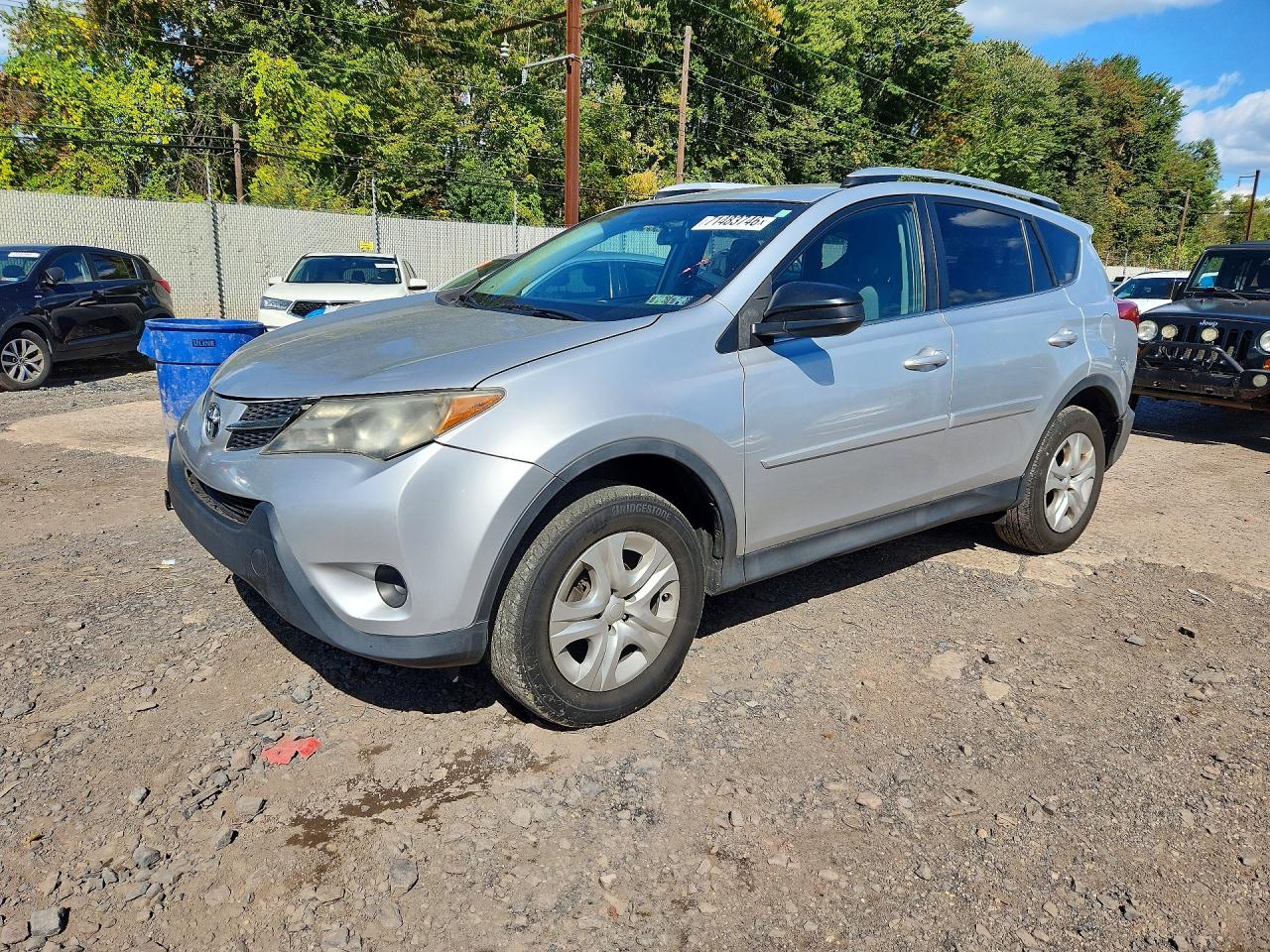 2013 TOYOTA RAV4 Standard — Front 3/4