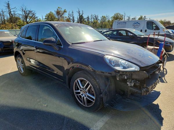 2016 PORSCHE CAYENNE — Passenger 3/4