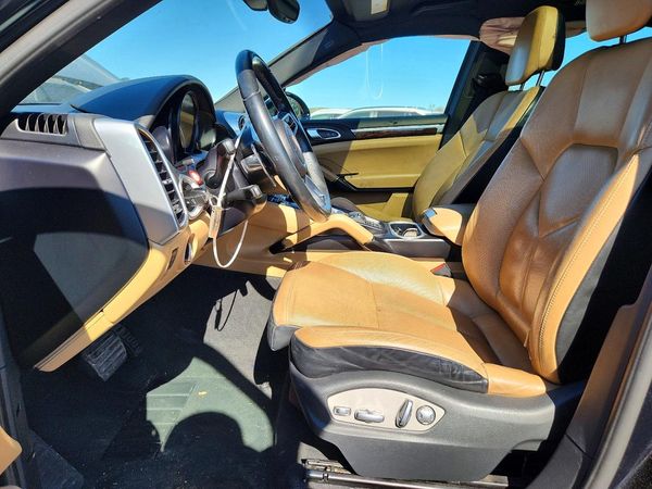 2016 PORSCHE CAYENNE — DENT