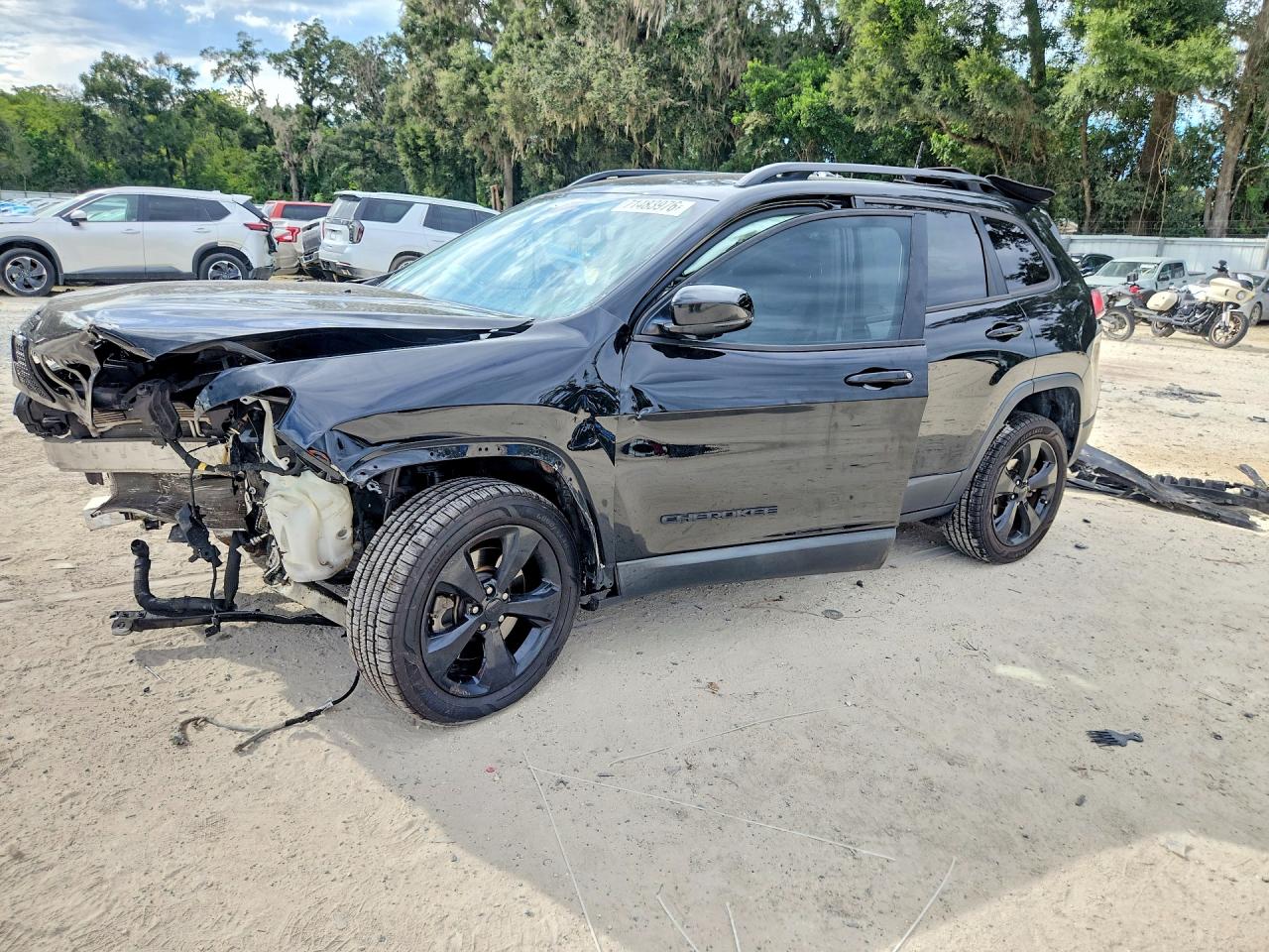 2019 JEEP CHEROKEE Latitude Plus — Front 3/4