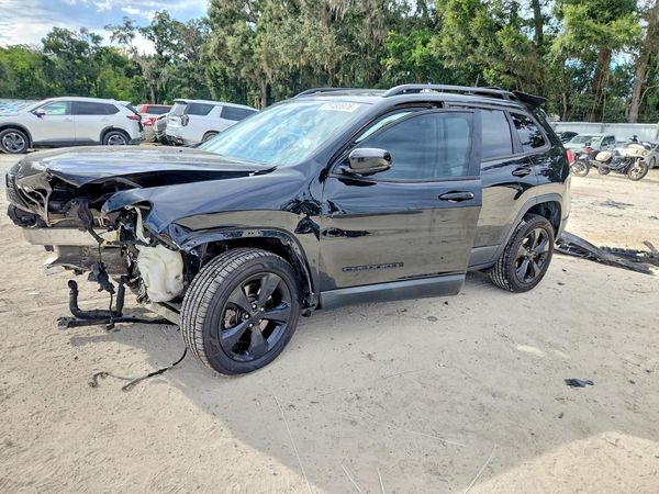 2019 JEEP CHEROKEE Latitude Plus — Front 3/4