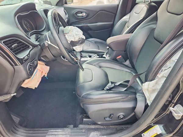 2019 JEEP CHEROKEE Latitude Plus — DENT