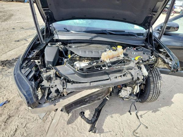 2019 JEEP CHEROKEE Latitude Plus — Engine bay