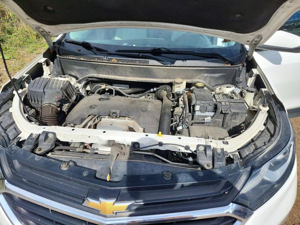 2018 CHEVROLET EQUINOX LT (2LT) — Engine bay