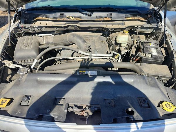 2014 RAM 1500 SLT — Engine bay