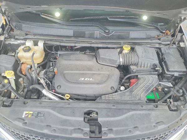 2017 CHRYSLER PACIFICA Touring L — Engine bay