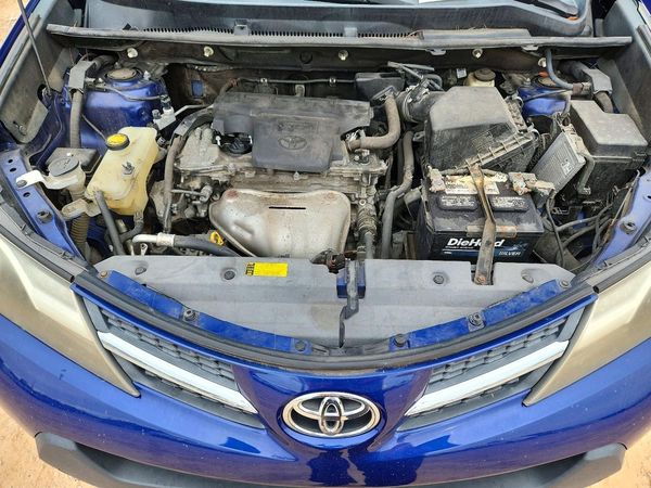 2014 TOYOTA RAV4 Sports — Engine bay