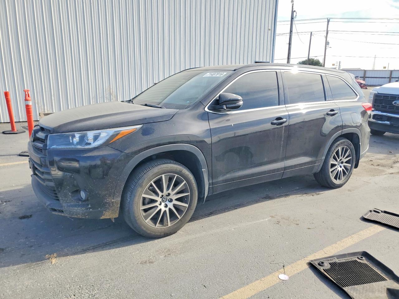 2018 TOYOTA HIGHLANDER SE/XLE — Front 3/4