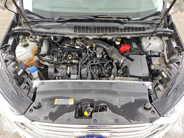 2019 FORD EDGE SE — Engine bay