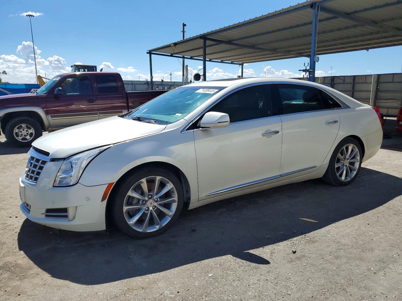 2014 CADILLAC XTS Luxury — Front 3/4