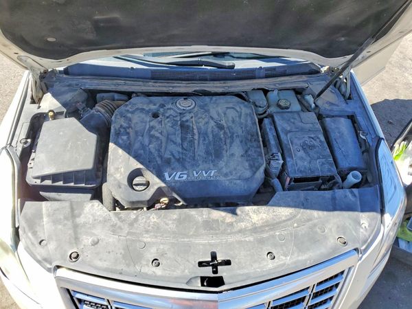 2014 CADILLAC XTS Luxury — Engine bay