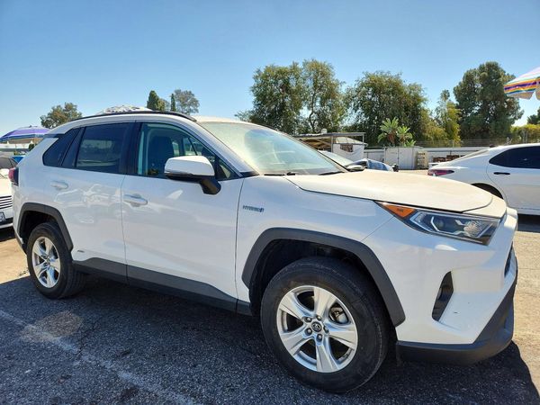 2019 TOYOTA RAV4 — Passenger 3/4