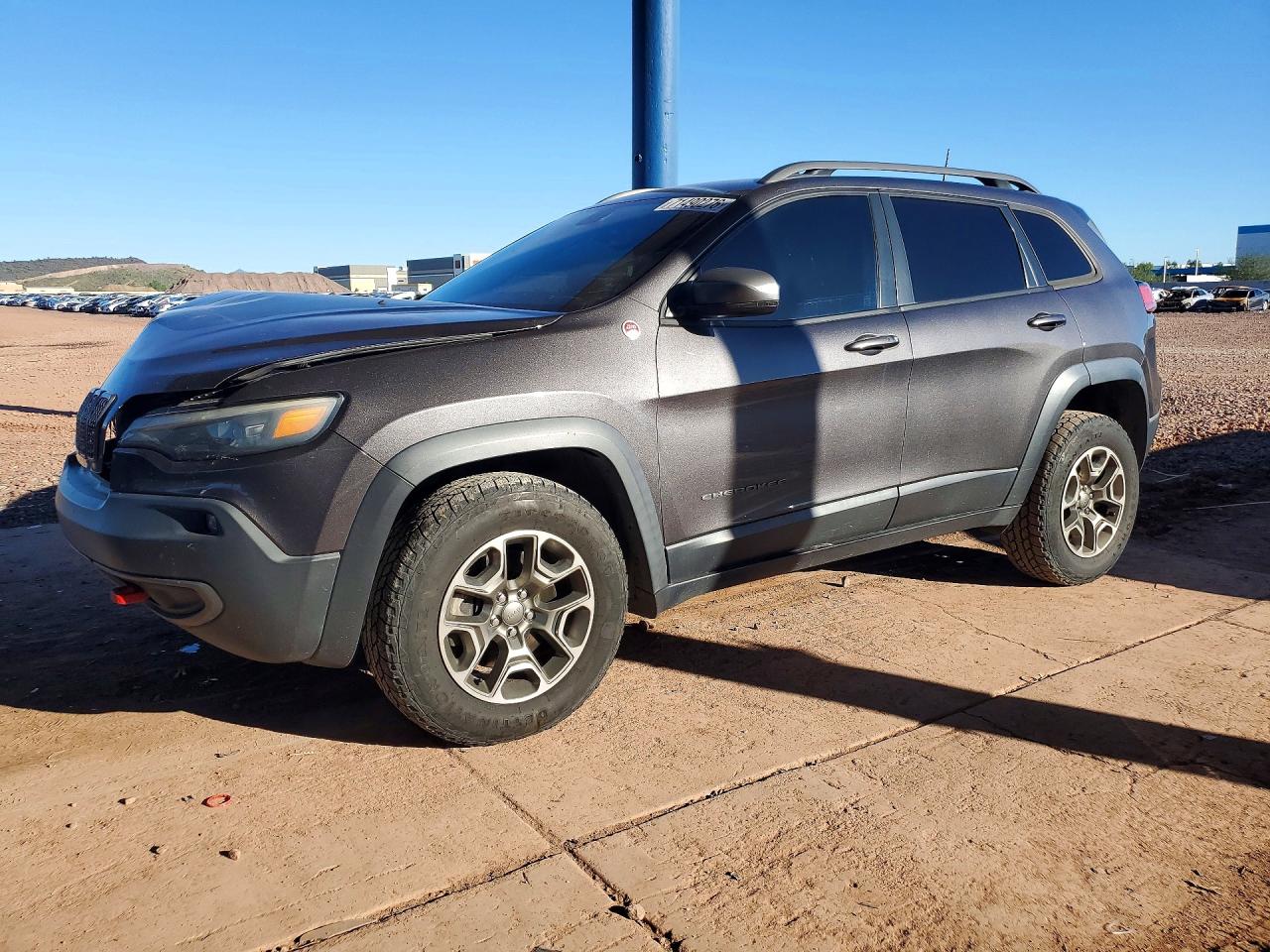 2020 JEEP CHEROKEE Trailhawk — Front 3/4