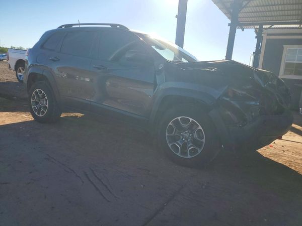 2020 JEEP CHEROKEE Trailhawk — Passenger 3/4