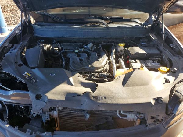 2020 JEEP CHEROKEE Trailhawk — Engine bay