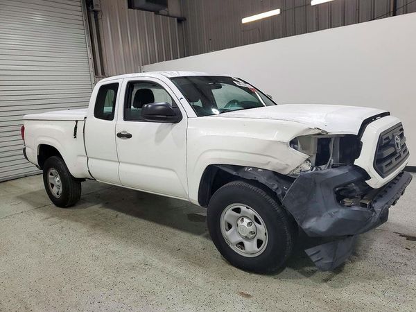 2017 TOYOTA TACOMA SR/SR5 — Passenger 3/4