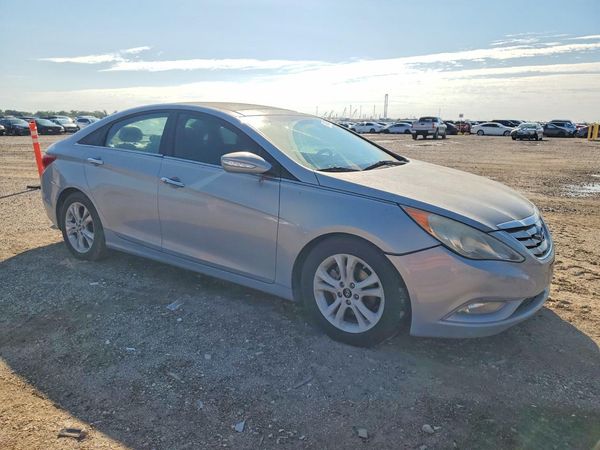 2012 HYUNDAI SONATA Middle level — Passenger 3/4