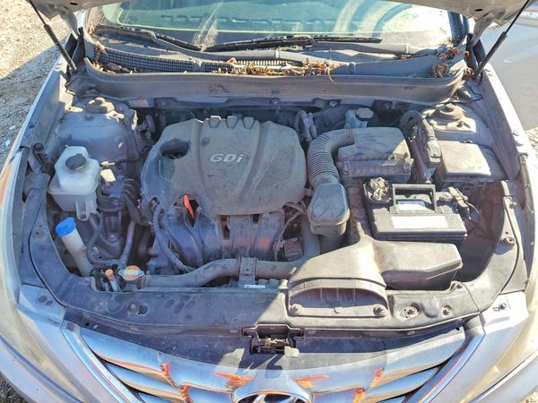 2012 HYUNDAI SONATA Middle level — Engine bay