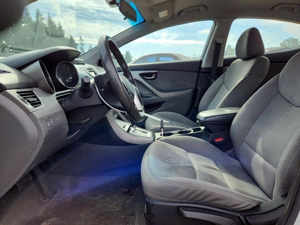 2012 HYUNDAI ELANTRA GLS(Middle grade) — DENT