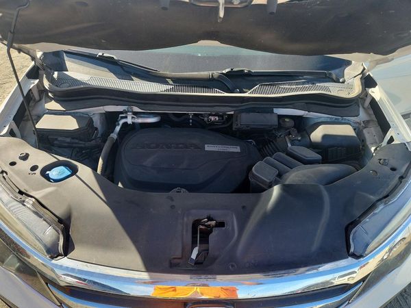 2018 HONDA PILOT EXL-N — Engine bay