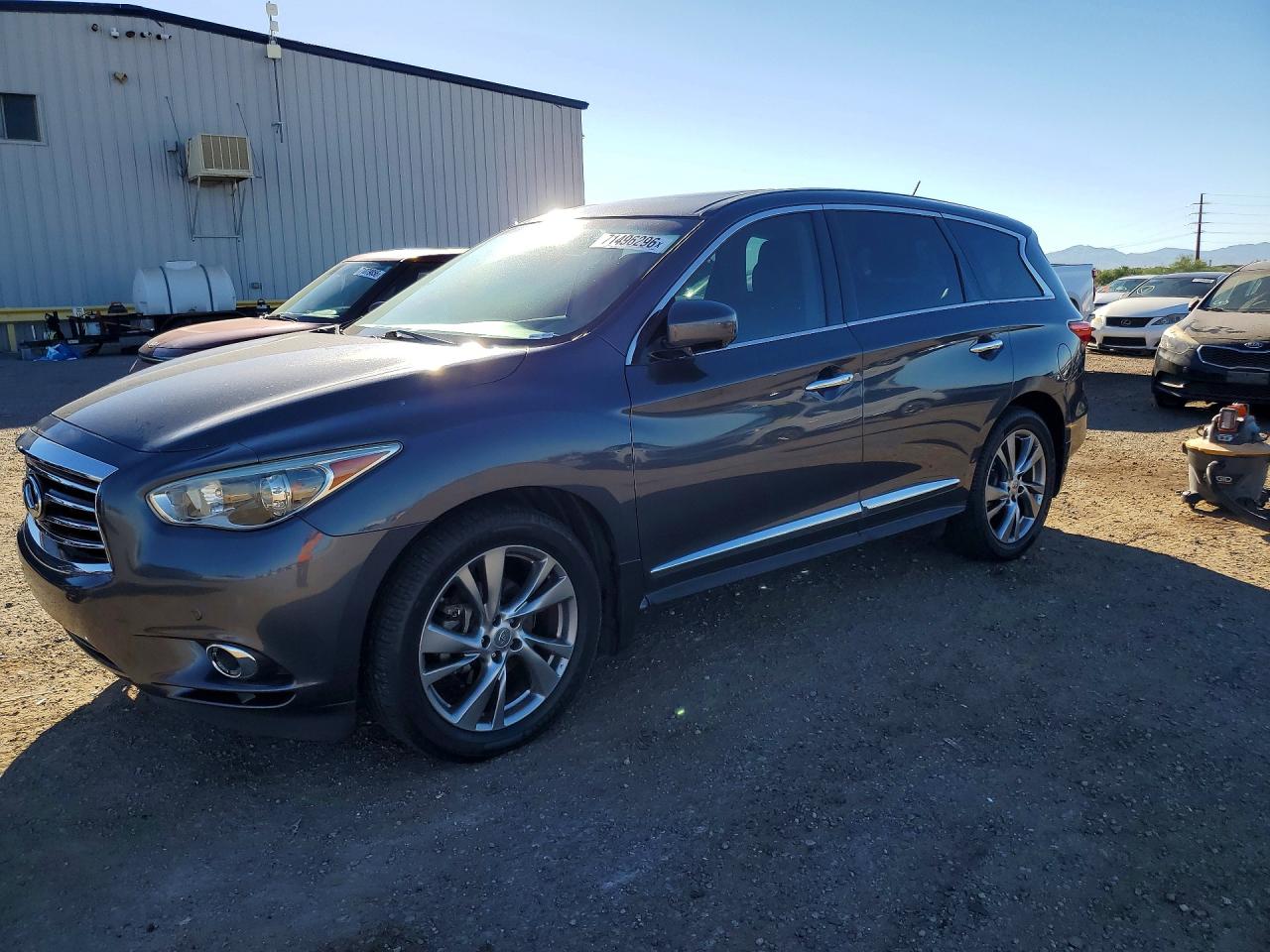 2013 INFINITI JX35 — Front 3/4