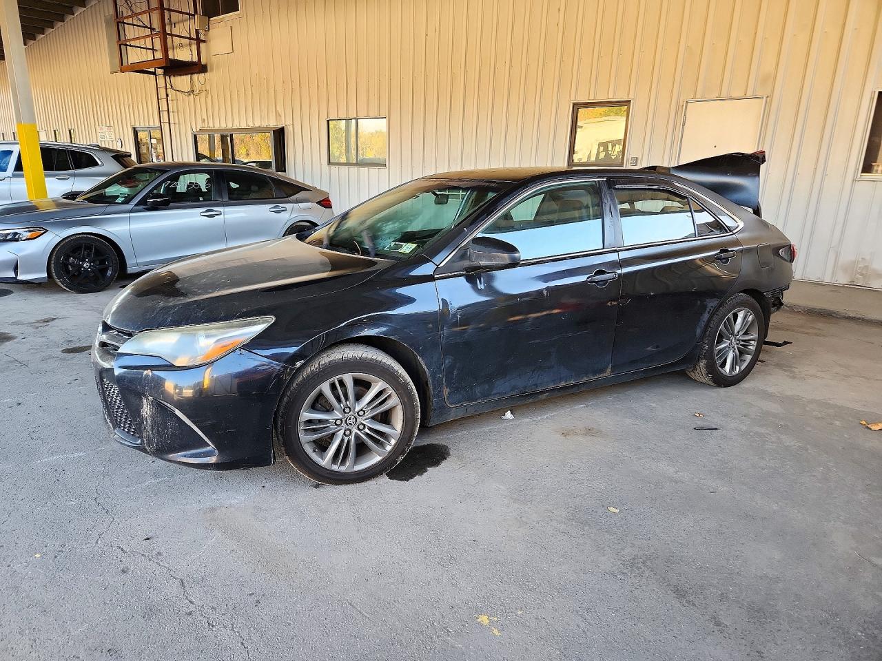 2015 TOYOTA CAMRY — Front 3/4