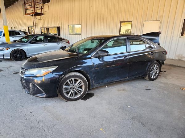 2015 TOYOTA CAMRY — Front 3/4