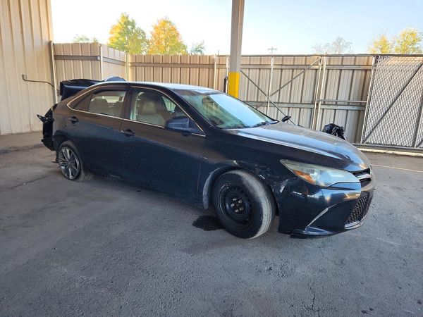 2015 TOYOTA CAMRY — Passenger 3/4